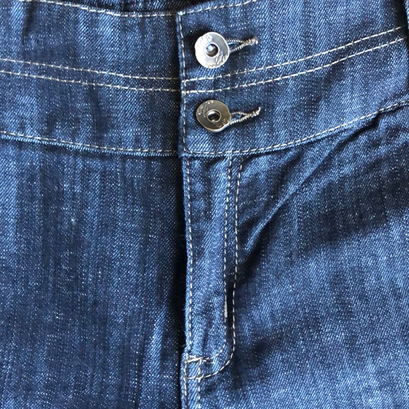 A42- Maurices jeans plus size - Picture 2 of 8